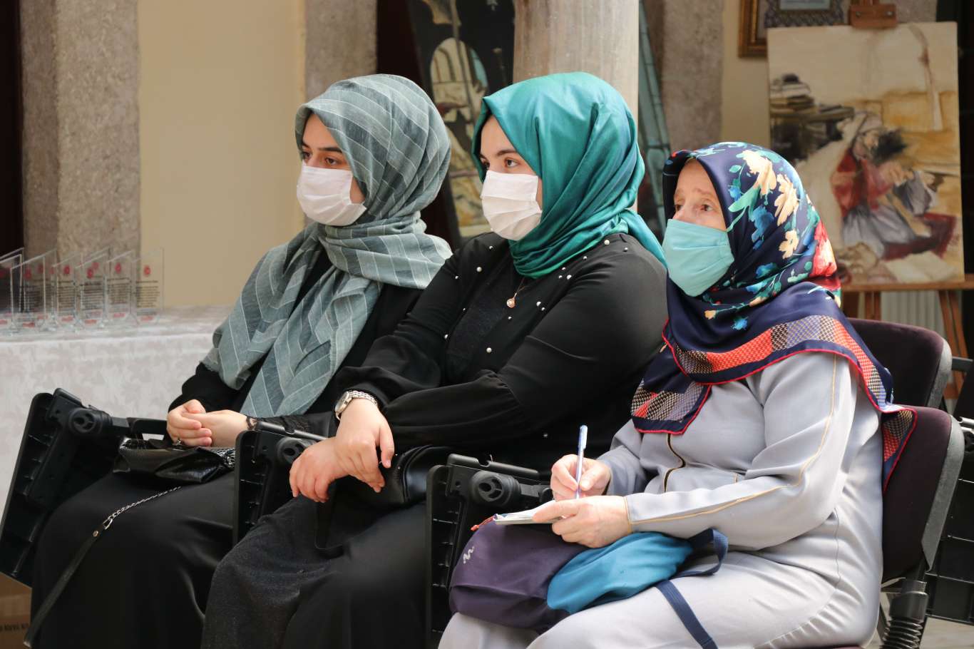 Türkiye Aile Meclisi: "Aileyi korumak için önce aileyi yıkan yasalar kaldırılmalı"